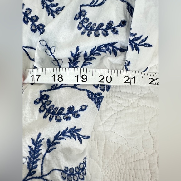 Taylor SZ 14 White and Blue Embroidered Floral Dress with stitched in slip - Picture 5 of 9
